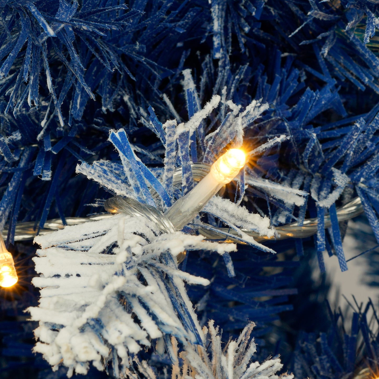 A set of 4 artificial Christmas trees, including flower garlands, flower garlands, and 2 entrance trees, equipped with LED light